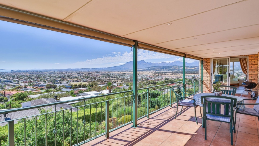 5 Bedroom Property for Sale in Mountainside Western Cape